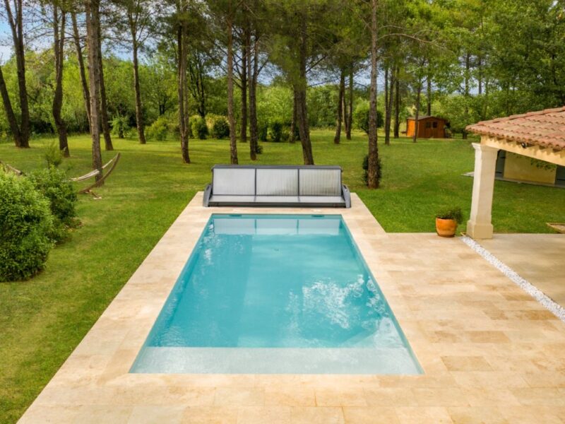 Piscine sans vis à vis avec toboggan